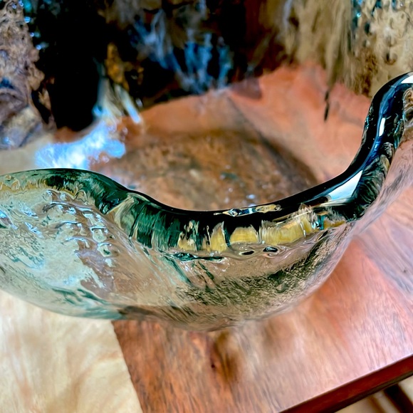 Elegant Recycled Glass Serving Bowl🏠 - Picture 3 of 11